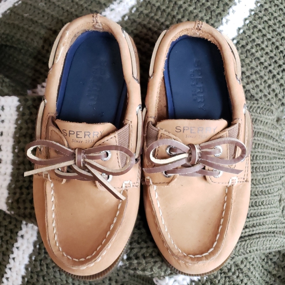 Boys Sperry shoes size 9M